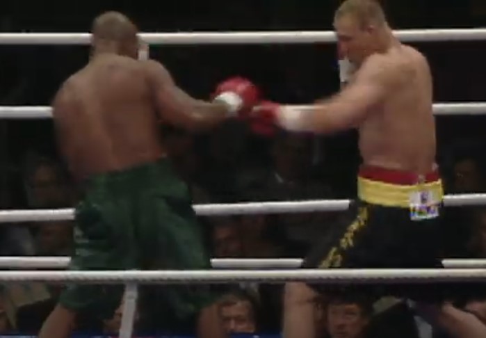 Michael Moorer beats Axel Shultz  for the IBF heavyweight boxing title. 